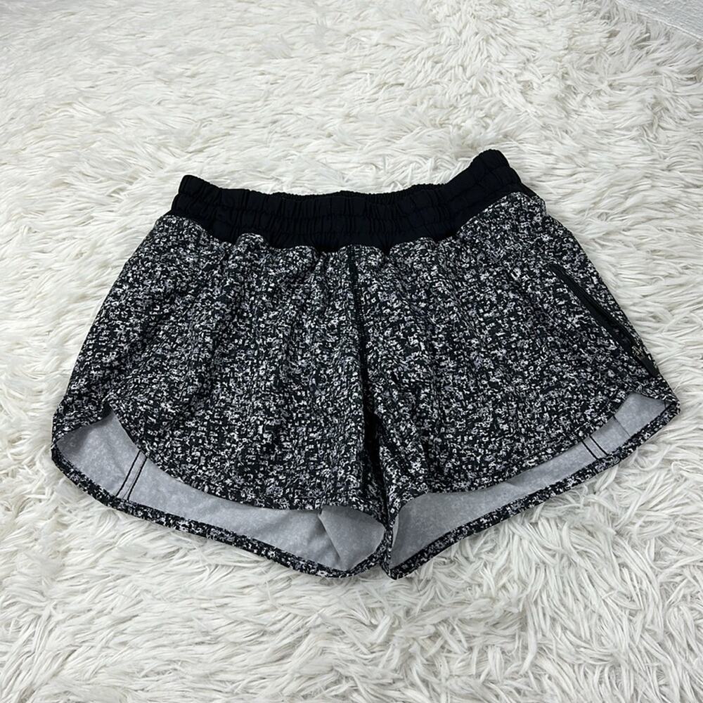 Lululemon Tracker Short IV (4-way Stretch 4") Daisy Dust Alpine White Black